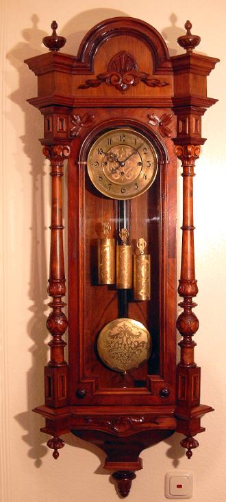 Настенные часы со сложным декором. Густав Беккер
