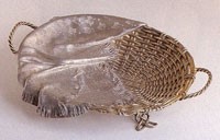 Сухарница 1861 г. Серебро, позолота, литье, резьба, чеканка