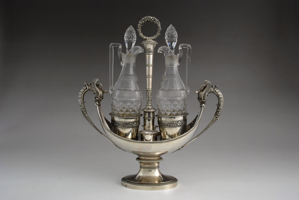 Французский набор для масла и уксуса, выполненный из серебра и хрусталя. 1830 г. 