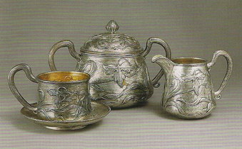 Чайный набор в стиле ар-деко с растительным рисунком, 1899–1908 гг. Серебро, золочение, теснение, штамповка