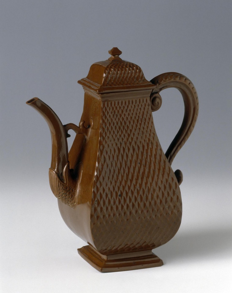 Кофейник с крышкой. Изготовлен из бёттгеровской коричневой каменной массы. Мейсен. 1710-1715 гг. 