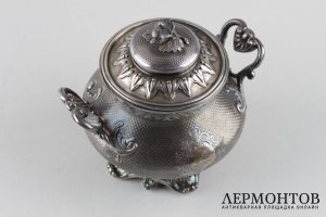 Сахарница в стиле ампир. Серебро 950, гильоше, патина. Франция, XIX век.