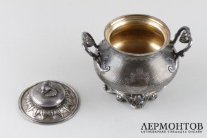 Сахарница в стиле ампир. Серебро 950, гильоше, патина. Франция, XIX век.