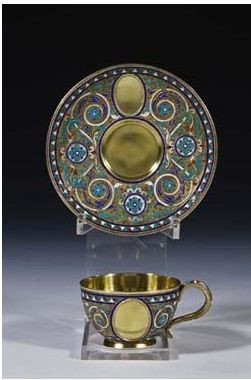 Кофейная чашка и блюдце, 1896–1908 гг. Серебро, золочение, эмаль