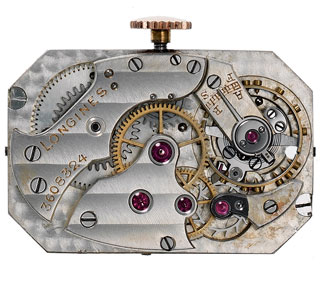 Позже появились знаменитые бочкообразные часы марки Longines