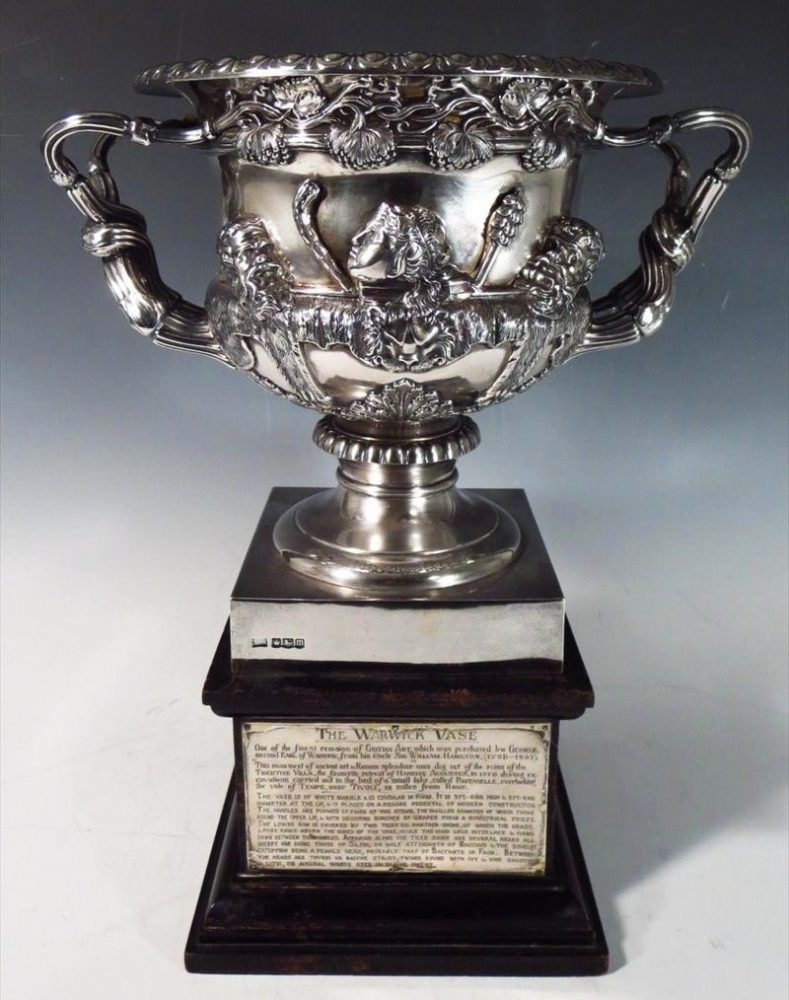 Warwick Vase из стерлингового серебра, 1929 г. Продана за $ 9375 с аукциона Litchfield County Auctions в 2016 г.