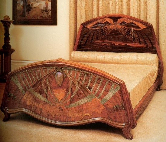 Кровать "Заря и сумерки" с изображением ночных бабочек
