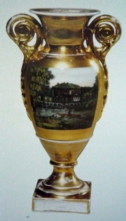 Амфорная ваза с изображением Каменноостровского дворца. 1830-е. Собрание ГРМ