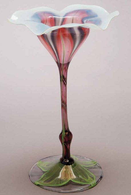 Эта ваза — шедевр Tiffany Studios из коллекции музея сада Мацуэ, выставлялась в Галерее Ренвика Смитсоновского института (Вашингтон, округ Колумбия) и в Метрополитен музее искусств (Нью-Йорк).…