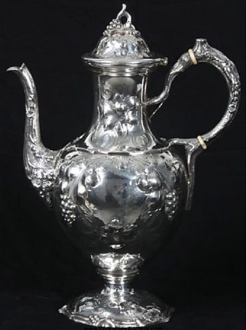 Tiffany Young & Ellis,чайник, около 1954 года, стерлинговое серебро Moore & Son, чеканка