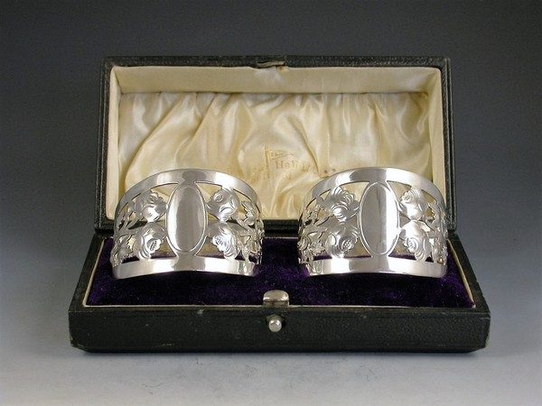 Пара серебряных колец для салфеток, 1920 г