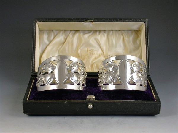 Пара серебряных колец для салфеток, 1920 г