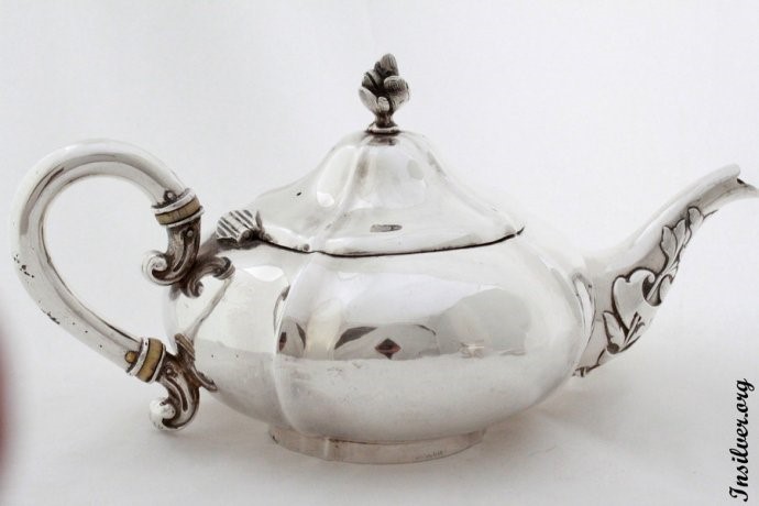 Заварочный чайник 1850 г. Серебро, чернь, позолота
