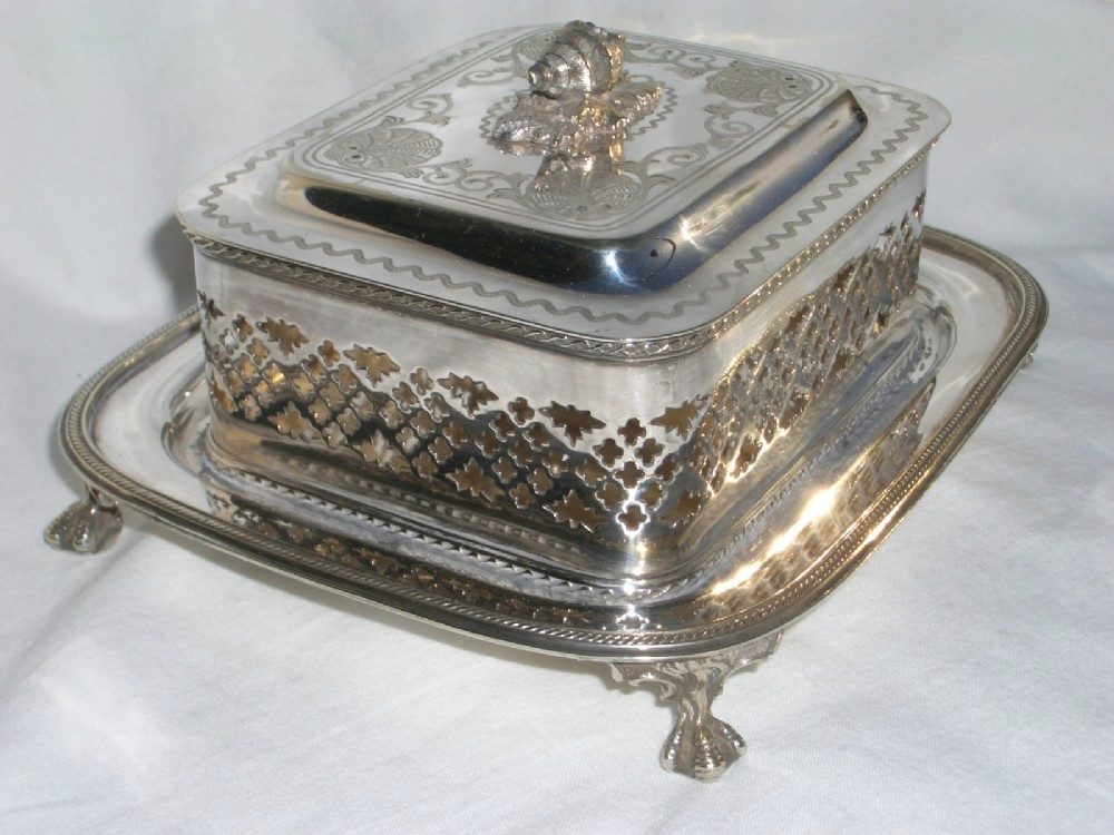 Посеребренная коробочка для сардин на подставке. 1900–1910 гг.