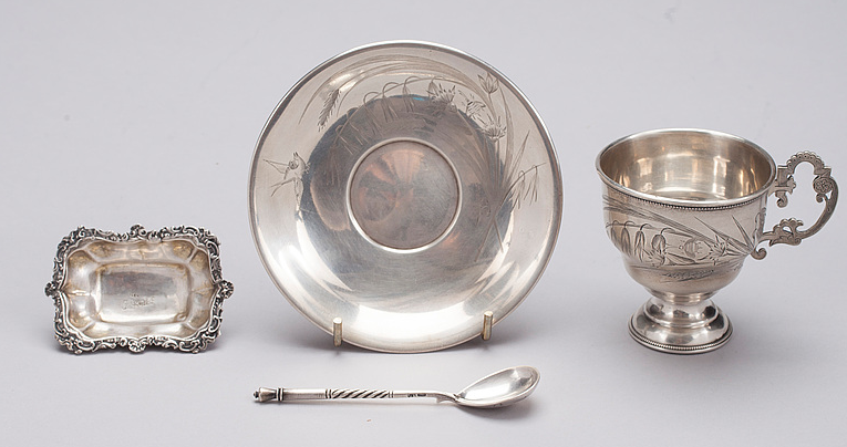 Дорожный кофейный набор: чашка, блюдце, ложечка, емкость для масла, 1882-1899 гг. 
