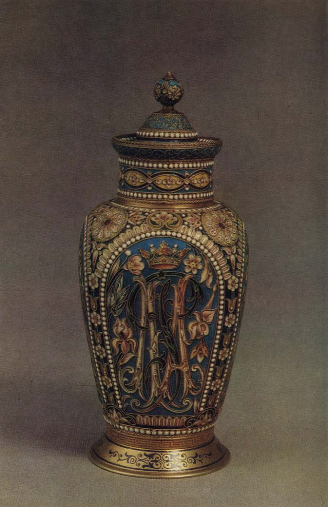 Емкость для хранения чая 1890-е гг. Серебро, золочение, перегородчатая, сканная, художественная эмаль