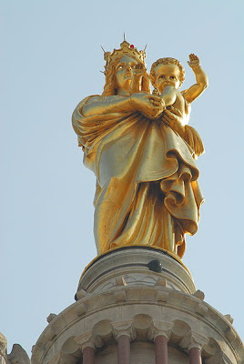 Нотр-Дам де ла Гард 1867 г. Медь, золочение. Общая стоимость 63480 золотых франков. Епископ Марселя благословил статую 24 сентября 1870 г. 