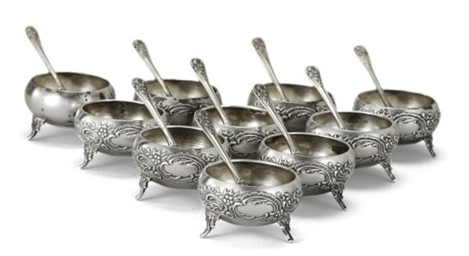 Десять серебряных солонок, диаметром 45 мм с ложечками. 1899–1908 гг.