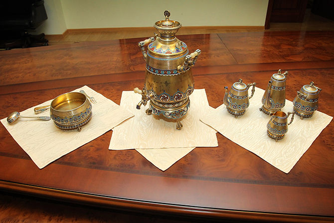 Чайный сервиз (серебро, позолота, выемчатая эмаль). Русский стиль