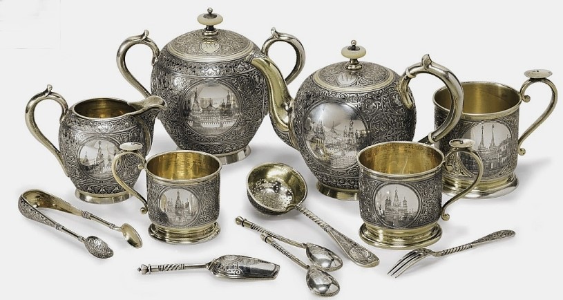 Чайный сервиз с видами Москвы. Серебро, позолота, чернение. 1890-е годы