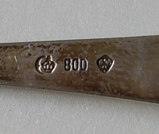 Немецкое клеймо на серебряной вилке 800-й пробы с изображением полумесяца и короны