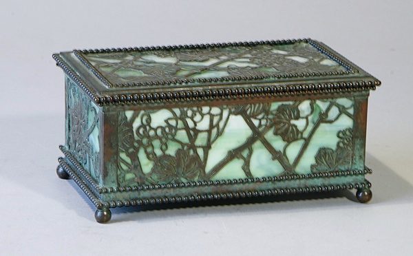 Tiffany Studios. Шкатулка из бронзы и цветного стекла