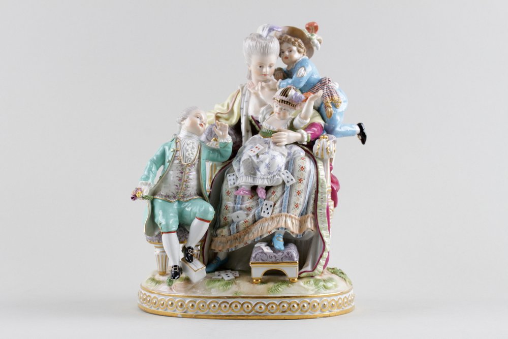 Скульптура «Добрая Мама». Создана по модели Асье и Шонхейта. Meissen, 2-я пол. XIX в. 