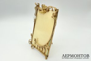 Рамка для фотографии модерн. Франция, Париж, 1900-e гг. Лaтунь, штамп, золoчение.