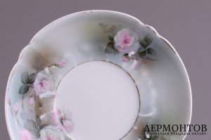 Чайная пара с изображением цветка внутри. Россия, завод Гарднера. XIX в.