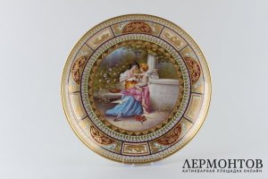 Тарелка Девушка и амур. Фарфор.  Фабрика Royal Vienna, доп. клеймо Meissen, к. XIX в 