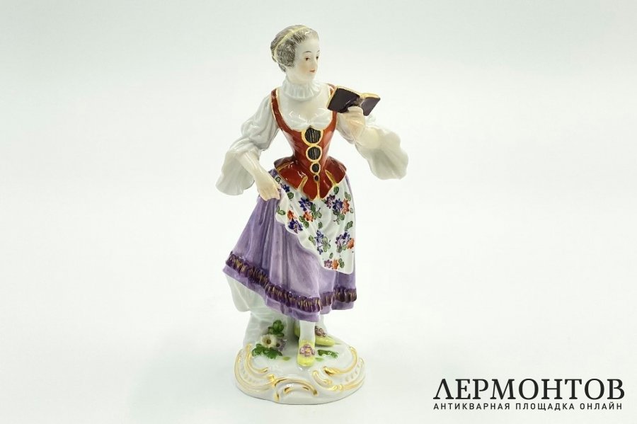 Статуэтка Дама с книгой. Германия, Meissen, первая треть 20 в. Фарфор.