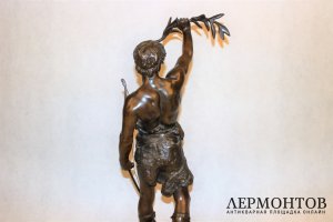 Скульптура Победитель. Бронза. Eugene Marioton. Франция