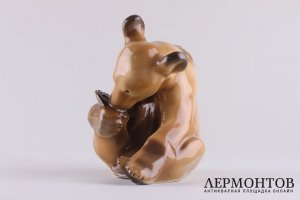 Статуэтка. Сидящий мишка. Мануфактура Allach. Германия. XX в.