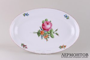Овальное блюдо из сервиза с цветочным декором и маркой Придвор. Россия, ИФЗ, 19 в.