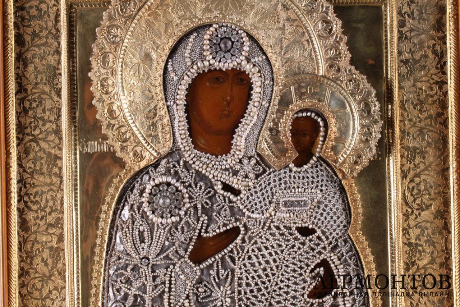 Икона "Богоматерь Одигитрия". Россия, сер. 19 в. Дерево, левкас, темпера. 