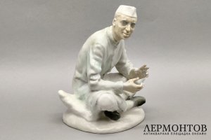 Статуэтка Джавахарлал Неру. Н. Малышева. Фарфор, роспись. СССР, Дулево, 1950е гг.