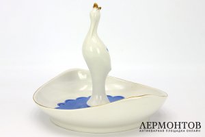 Блюдо с вазой-цаплей. Авторский фарфор. СССР, Дулево, Воскресенская, 1957 год.