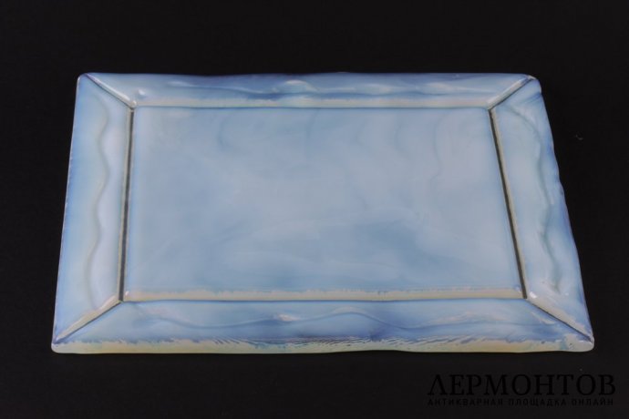 Пласт или поднос в форме прямоугольника. Опаловое стекло. Италия, 1970-е гг.