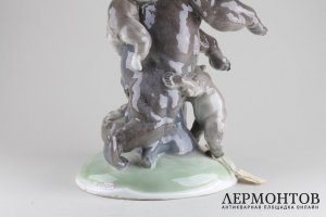 Статуэтка. Медведица с медвежатами. Фарфор. Фрауройт. Германия. XXв.