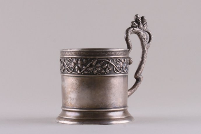 Подстаканник. Шишки. А. Иванов. Серебро 84 пробы. Россия, Москва, 1908-1917 гг.