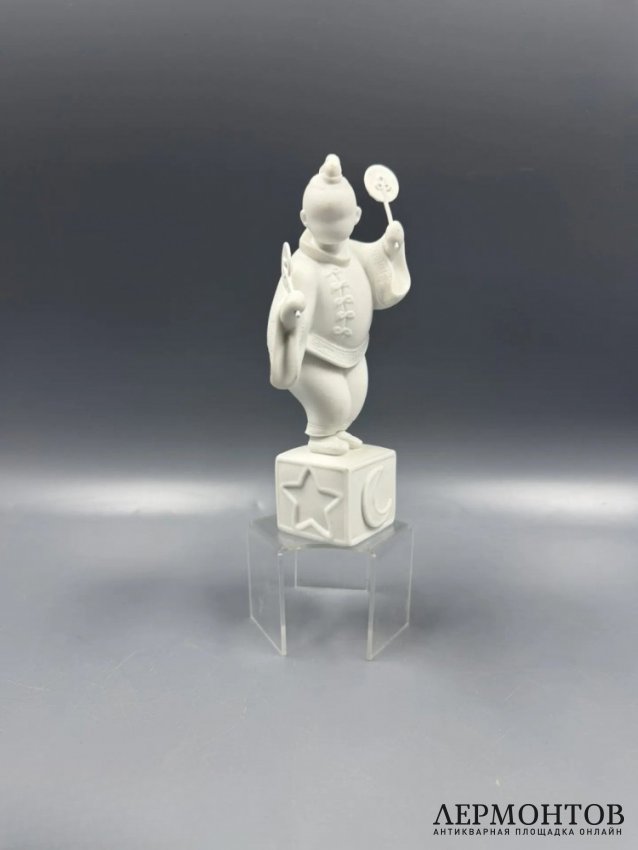 Статуэтка «Мальчик с веерами». Бисквит, Jean Boggio for Franz