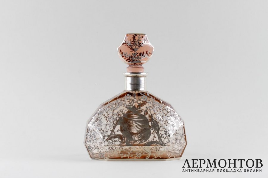 Графин из стекла цвета salmon. Серебро 925 пробы. Италия, 1935-1945 гг.