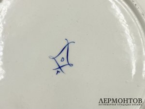 Тарелка с женским портретом. Франция, 19 век. Фарфор, роспись.