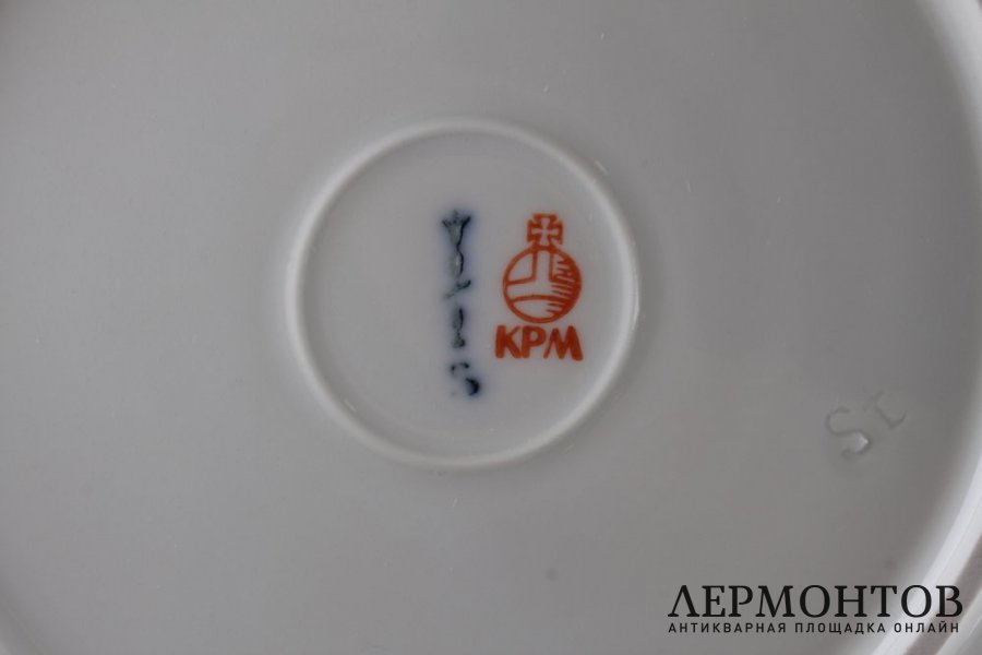 Тарелка Цветы и бабочки. Фарфор, роспись. Германия, KPM, 1943-57.