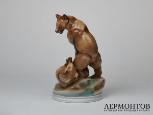 Статуэтка «Медведи борются». Фарфор, Zsolnay, Венгрия, середина XX века