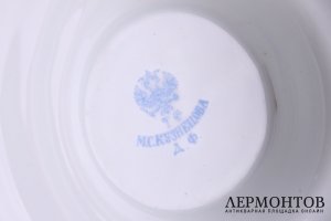 Соусник с изображениями птиц. Фарфор, роспись. Российская империя, завод Кузнецова