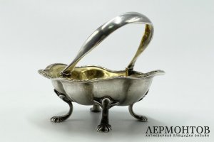 Солонка с ручкой. Россия, 1 половина 19 века. Серебро 84 пробы.