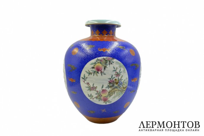 Декоративная ваза Времена года. Китай, 1 половина 20 века. Фарфор, роспись.
