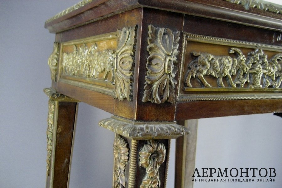 Консоль. Красное дерево, бронза, оникс. Франция, XIX век. 