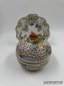 Ажурная шкатулка с крышкой-клубникой. Фарфор, роспись, Herend, Венгрия, 20 век
